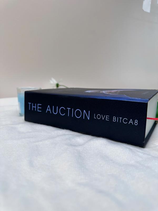 The Auction – Premium Cover 4 Edition | Collector’s Book